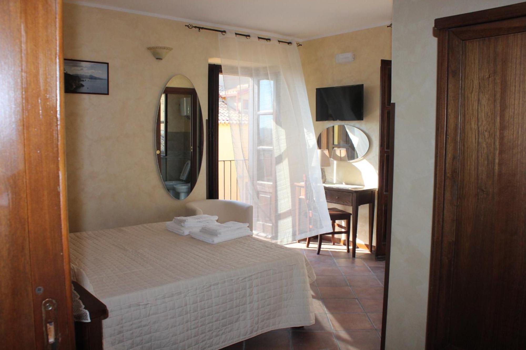 B&B Rivellini Tropea Luaran gambar